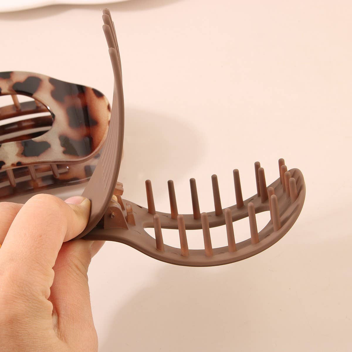 Oval Flat Hair Clip for Women, Strong Grip Clamp_CWAHA07281: MATTEBLACK / (OS) 1