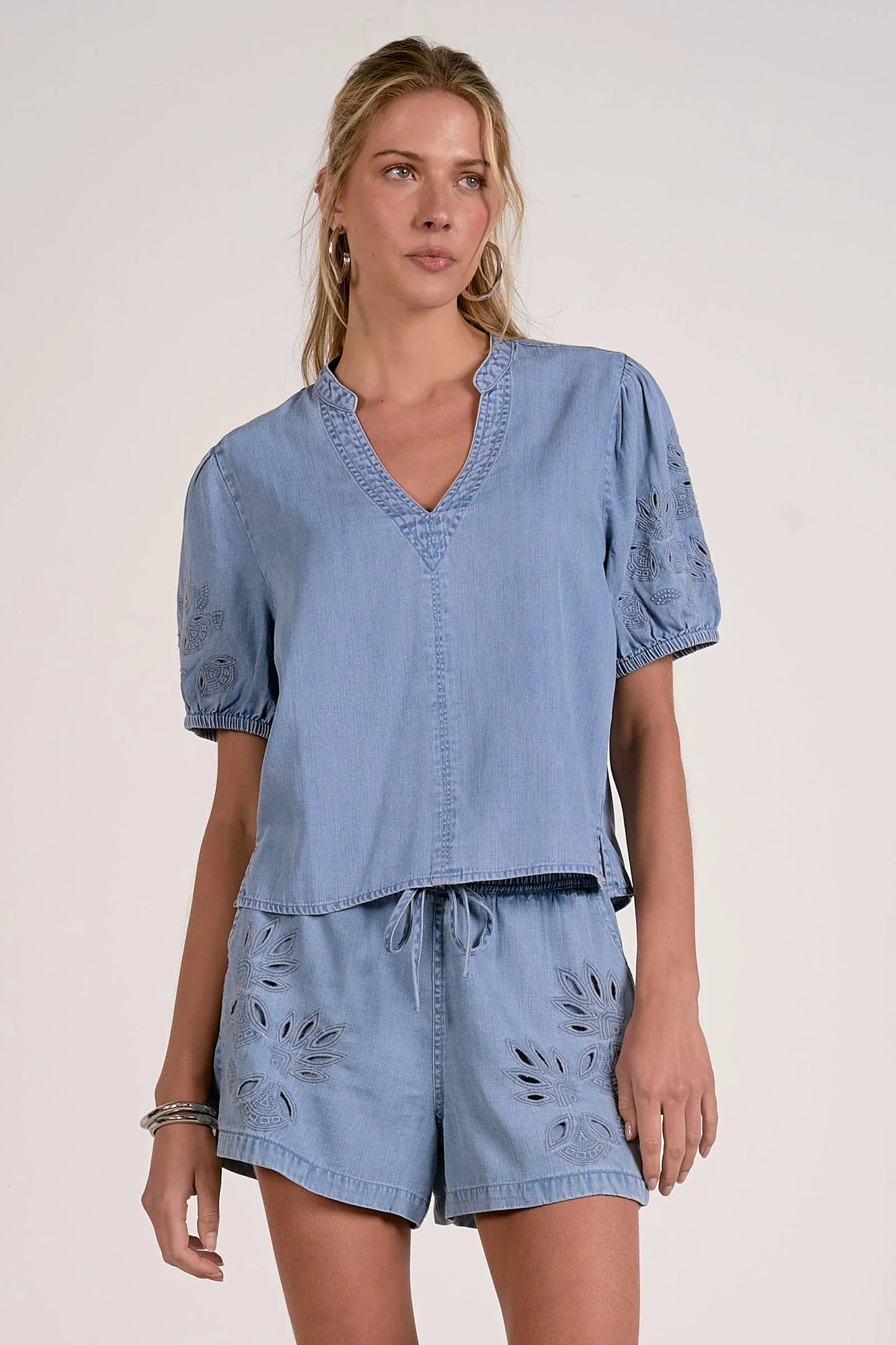 Elan Eyelet Sleeve