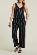 Load image into Gallery viewer, Tribal Flowy Crop Pants